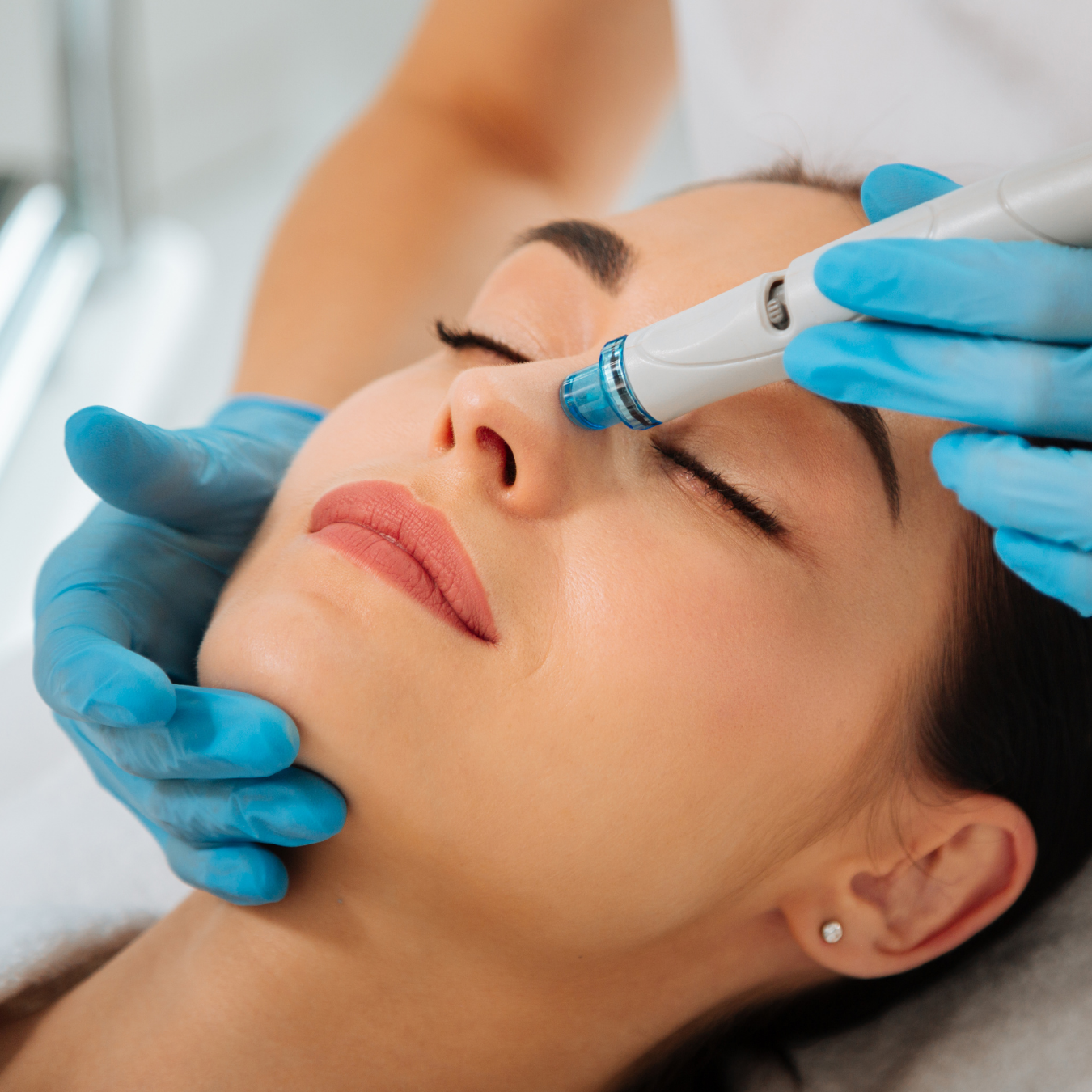 Signature Hydrafacial With Red Light Treatment